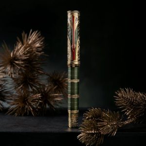 D5 Qin Dynasty Fountain Pen Green Gold, Fine Nib Piston Filling Pen, Retro Chinese Totem Engraving Smooth Writing Pen with Pen Box Set